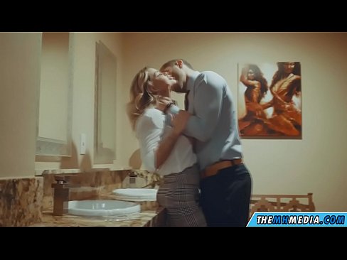 ❤️ როცა მკერდი ქერა აცდუნებს საჯარო საპირფარეშოში ️ მშვენიერი პორნო ჩვენთან ❌️❤